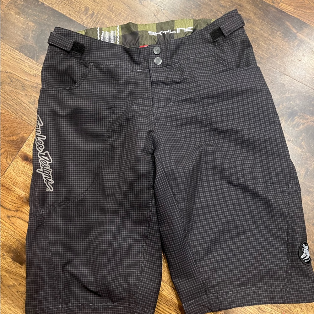 Black Athletic Shorts with Durable Fabric and Relaxed Fit